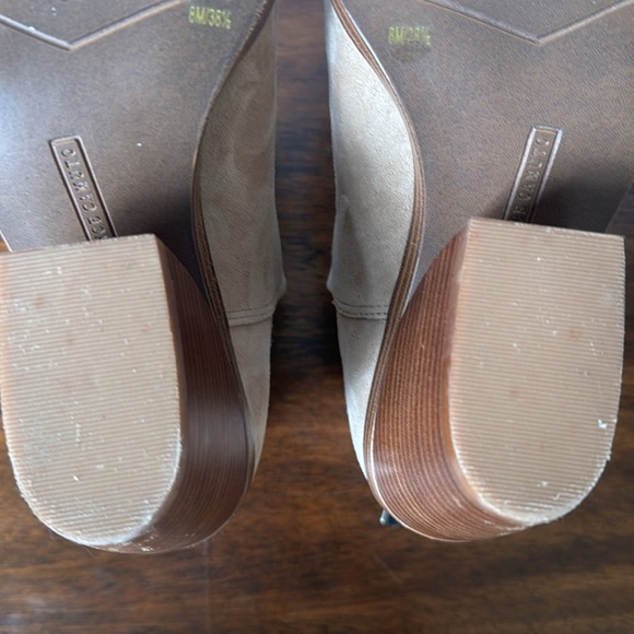 Vince Camino‎ Tan Leather Pointed Toe Booties 3.5 Inch Heels Size 8 - Picture 9 of 10